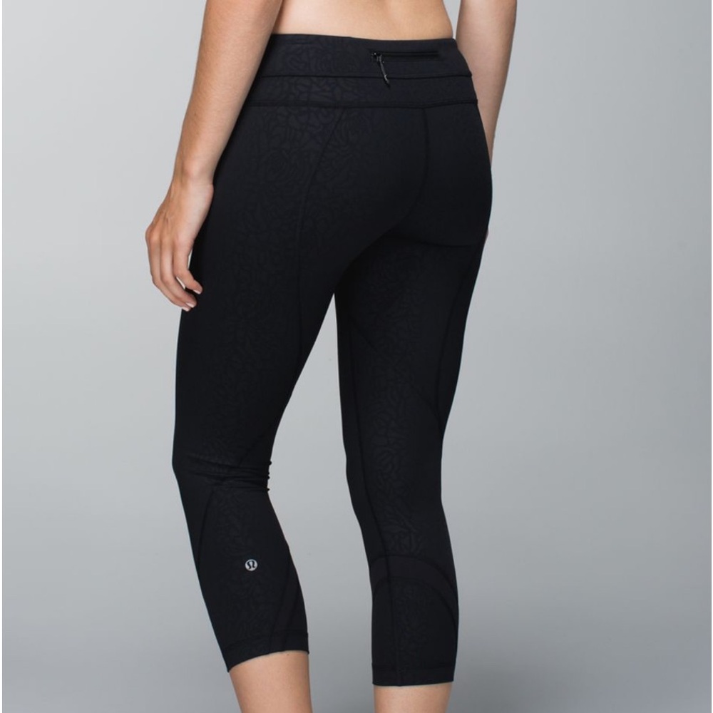 Lululemon Run Inspire Crop II Petal Camo Embossed Black Size 2